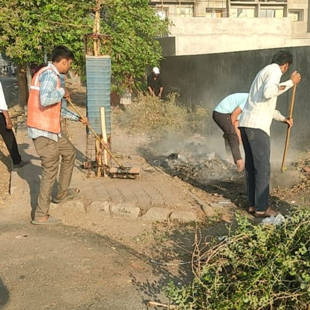 કતારગામ ઝોનમાં સફાઈ ઝુંબેશ:2800થી વધુ નાગરિકો સફાઈ ઝુંબેશમાં જોડાઈ શ્રમદાન કર્યું, 53 હજારનો દંડ વસૂલાયો