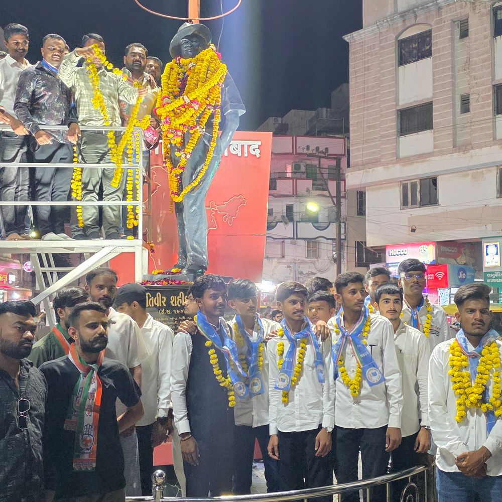 જામનગરમાં શહીદોને શ્રદ્ધાંજલિ આપવા માટે મશાલ રેલી:NSUI, યુવક કોંગ્રેસ અને જાગૃત યુવા ફાઉન્ડેશન દ્વારા શહીદોને યાદ કરાયા