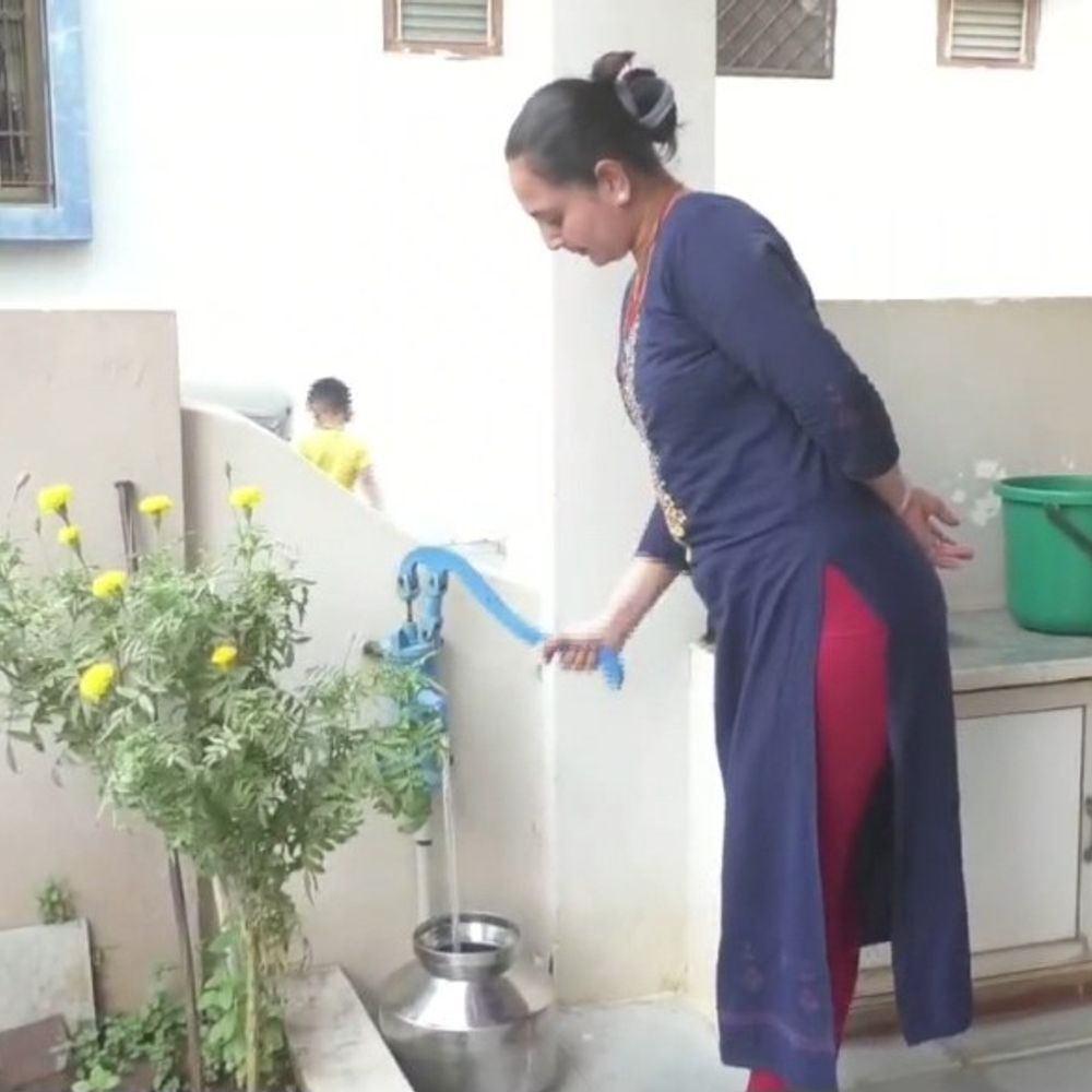 ધ્રાંગધ્રાની ગોકુલ સોસાયટી: વરસાદી પાણીનો સંગ્રહ કરી પીવામાં ઉપયોગ:17 વર્ષથી ભૂગર્ભ ટાંકામાં પાણી સંગ્રહ, આરોગ્ય અને આર્થિક લાભ