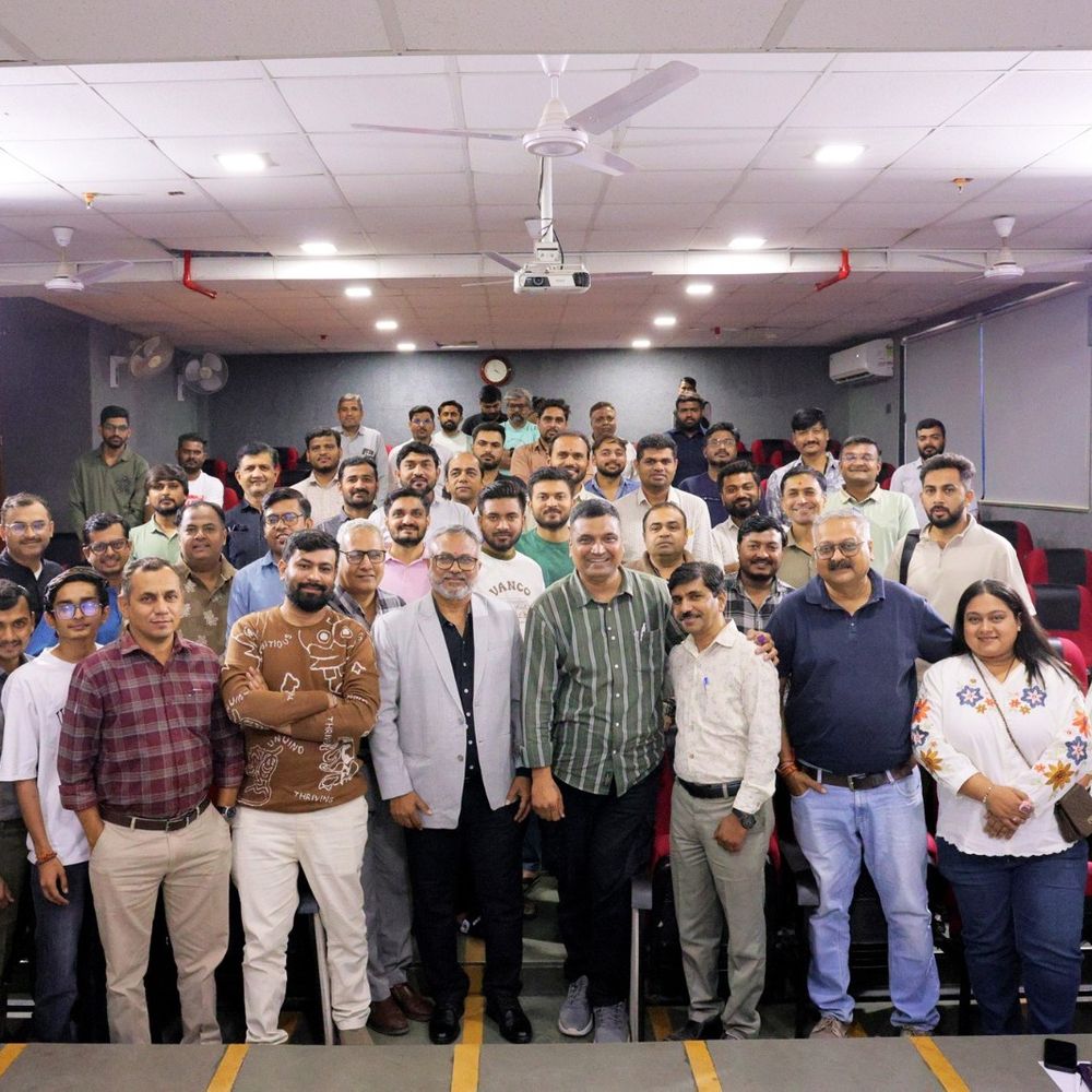 સુરતમાં ફોટોગ્રાફી બિઝનેસ સેમિનાર યોજાયો:સફળતાના 3 મંત્ર શીખ્યા, Nayan Studioના સ્થાપકે માર્ગદર્શન આપ્યું