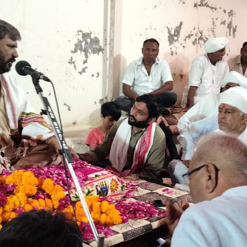 ચંદ્રુમાણા ગામે સિકોતર માતાજી મંદિરે રમેલ યોજાઈ:ખટાણા પરિવારે આયોજન કર્યું, ભુવાજીઓએ કુશળ મંગળના આશીર્વાદ આપ્યા