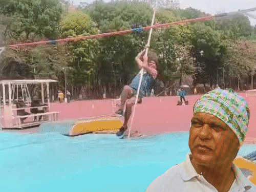 
                 હરિયાણામાં રેલવે ટ્રેક કિનારેથી ઇન્ટરનેશનલ એથ્લેટનો મૃતદેહ મળ્યો:ગઈકાલે જ ખેલો ઇન્ડિયામાં 3 મેડલ જીત્યા; ચંદીગઢથી ભિવાની પરત ફરી રહ્યા હતા 
            