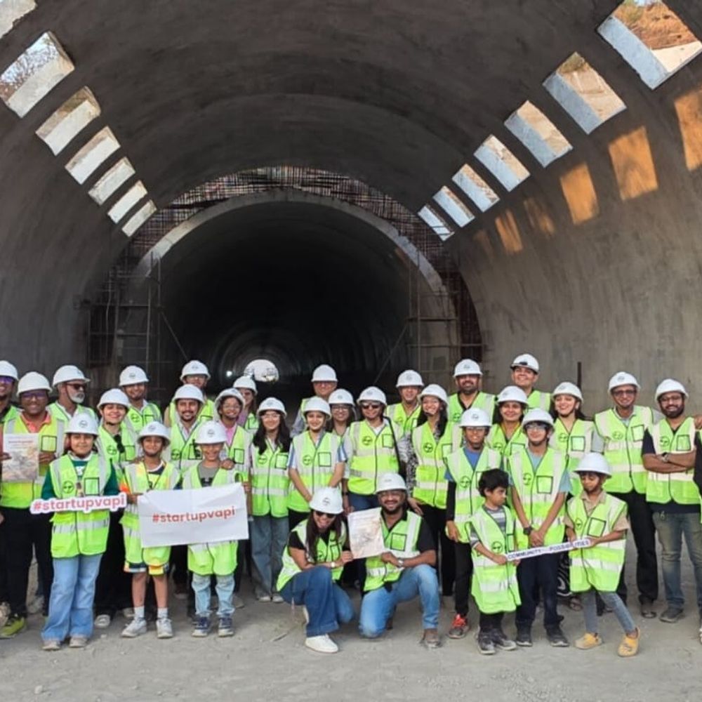 વાપી સ્ટાર્ટઅપ કમ્યુનિટીએ ડુંગરા બુલેટ ટ્રેન સ્ટેશનની મુલાકાત લીધી:હાઇ-સ્પીડ રેલ પ્રોજેક્ટ વિશે વિગતવાર જાણકારી મેળવી