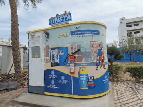 
                 દેશનું પ્રથમ LPG ATM, મિનિટમાં મળશે સિલિન્ડર:ગુરુગ્રામમાં 24 કલાક મળી રહ્યો છે 10 કિલોનો સિલિન્ડર, લાંબી લાઈનથી છુટકારો 
            