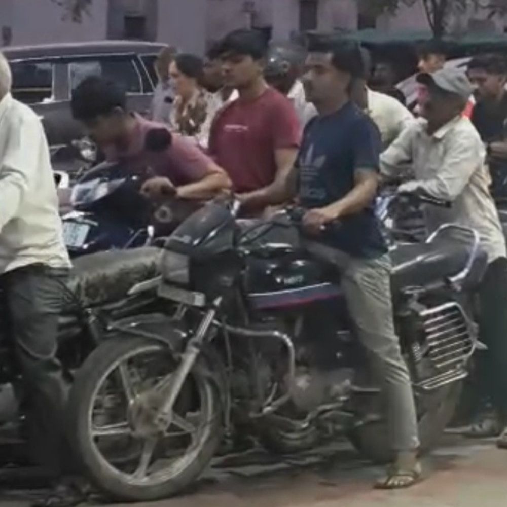 સુરેન્દ્રનગરમાં પેટ્રોલ-ડીઝલનો પૂરતો જથ્થો ઉપલબ્ધ:અફવાઓથી દૂર રહેવા અને બિનજરૂરી ભીડ ન કરવા તંત્રની અપીલ