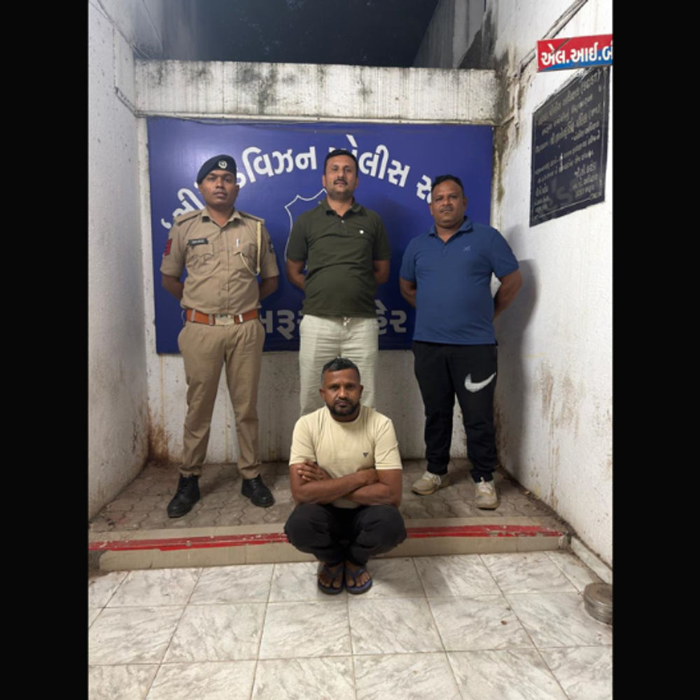ભરૂચ સી ડિવિઝન પોલીસે 15 વર્ષથી ફરાર આરોપીને તાપીમાંથી ઝડપ્યો.