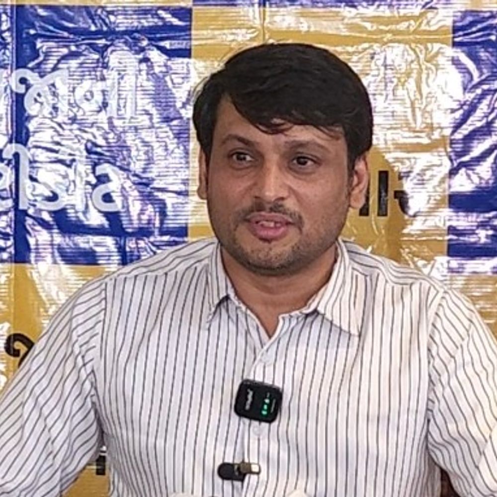 'AAP રૂપિયા લઈને ટિકિટ આપે છે':આંદોલનના સાથી મનીષ બ્રહ્મભટ્ટનો અરવિંદ કેજરીવાલ પર ગંભીર આક્ષેપ, કહ્યું- જનતાના ચૂંટેલા ઉમેદવારને ટિકિટ નહી તો અલગથી ચૂંટણી લડીશું