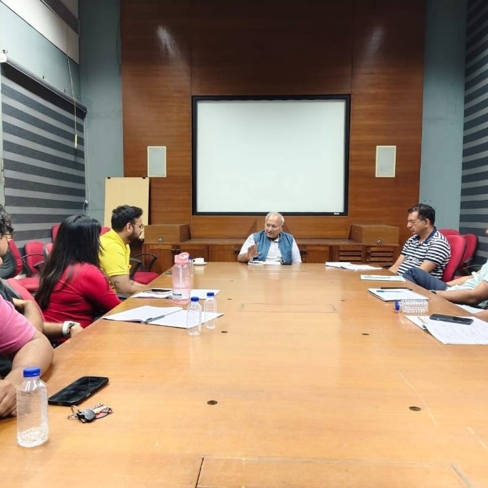 શિક્ષણવિદો માટે ફિલ્મ મેનેજમેન્ટનું વિશેષ સેશન:ફાલ્ગુન ઠાકરે ફેકલ્ટી સભ્યોને મનોરંજન જગતમાં પડદા પાછળના મેનેજમેન્ટના પાઠ ભણાવ્યા