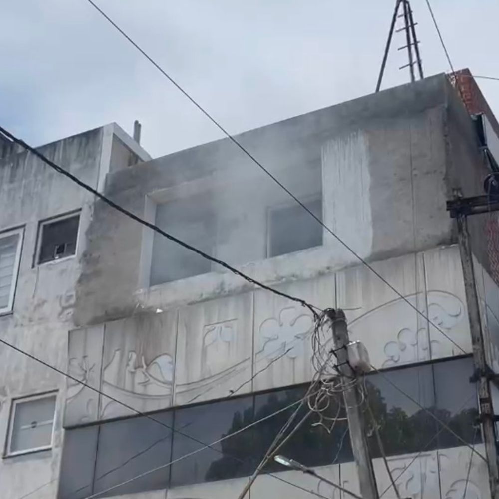 ગોધરા-દાહોદ હાઈવે પર કોમ્પ્લેક્સના બેઝમેન્ટમાં આગ:ફાયર વિભાગ પહોંચ્યું, શોર્ટ સર્કિટથી લાગી હોવાનું પ્રાથમિક અનુમાન