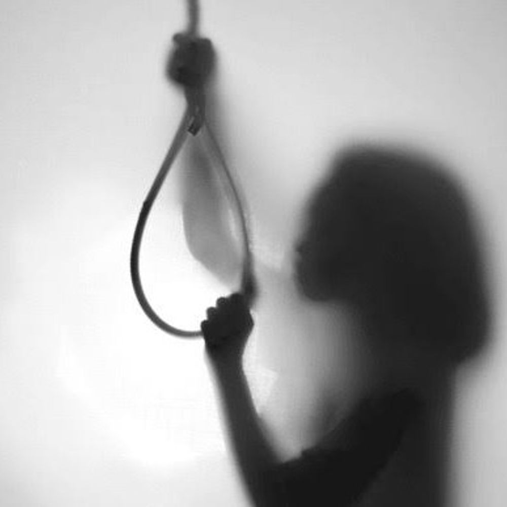 22 વર્ષીય પરિણીતાનો ગળાફાંસો ખાઈ આપઘાત:8 મહિનાની બાળકીની નજર સામે માતાએ જીવન ટુંકાવ્યું, સુરતના હોડી બંગલા વિસ્તારમાં અરેરાટી