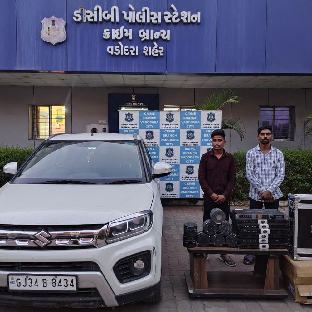 પૈસા ન હોવાથી ચોરી કરીને ધંધો શરૂ કર્યો:વડોદરામાં પોતાનું ડીજે શરૂ કરવા યુવકે સ્પીકર સહિતની વસ્તુઓનું ક્વોટેશન કઢાવ્યા બાદ મામાના દીકરા સાથે મળી ગોડાઉનમાંથી DJના સામાનની ચોરી કરી, બંને ઝડપાયા