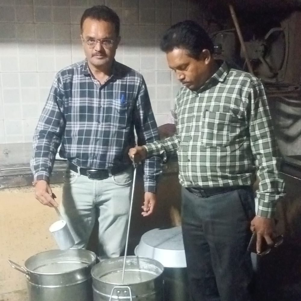 શક્તિવર્ધક ગણાતા દૂધમાં પણ ભેળસેળ!:સોરઠીયાવાડીની 'શ્રી રાધે ક્રિષ્ના ડેરી ફાર્મ'નો દૂધનો નમૂનો ફેઈલ, ફોરેન ફેટની ભેળસેળ ખુલતા કાર્યવાહી; દુધના વધુ 3 નુમુના લેવાયા