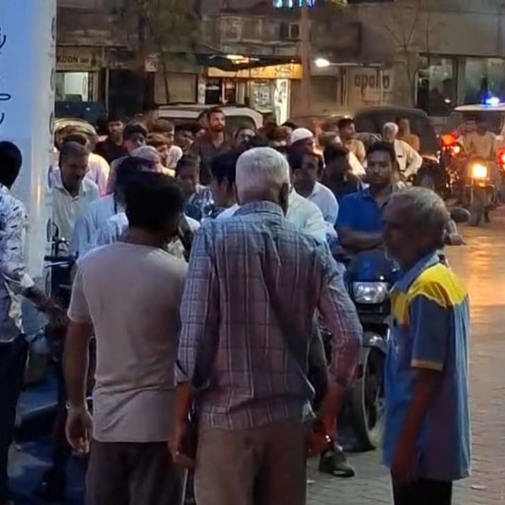 સુરેન્દ્રનગરમાં પેટ્રોલ-ડિઝલનો પૂરતો જથ્થો ઉપલબ્ધ:અફવાઓથી દૂર રહેવા વહીવટી તંત્રની અપીલ; સંગ્રહખોરી પર પ્રતિબંધ