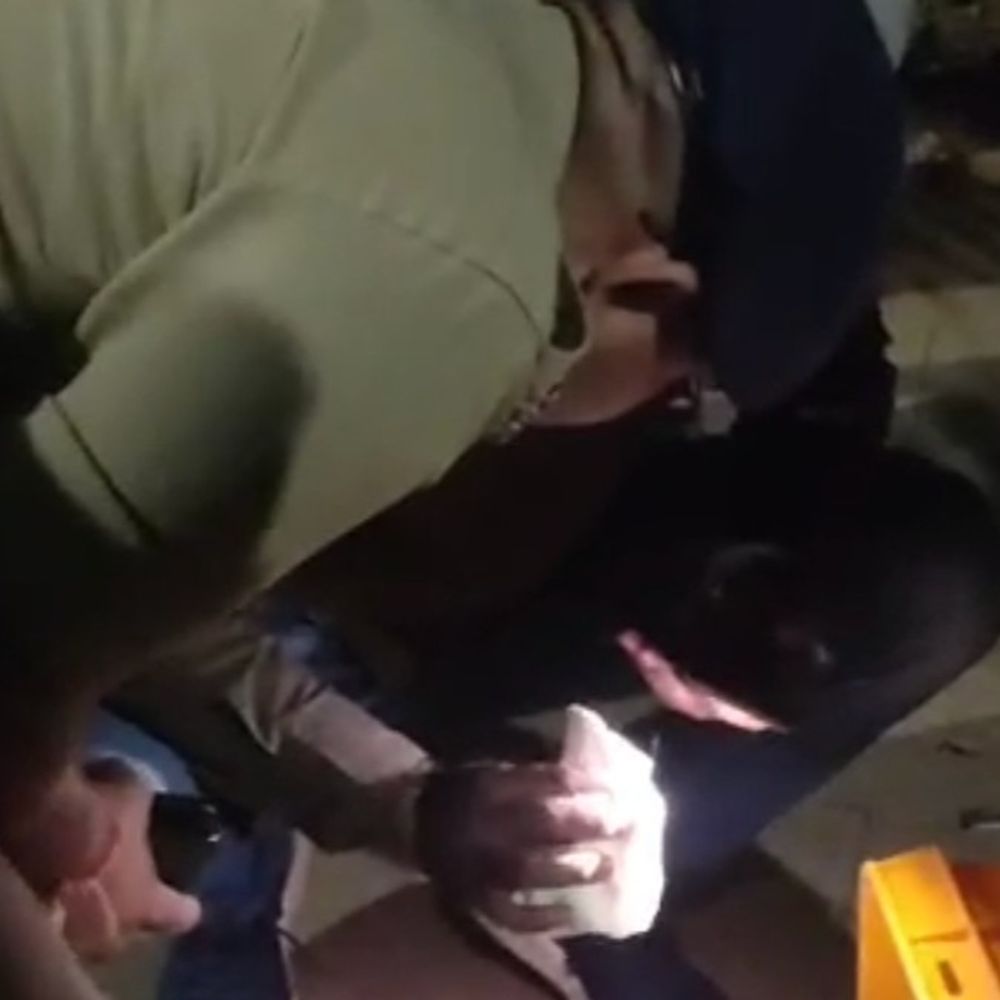 મિત્રની મદદ કરવા આવેલા મિત્ર પર ત્રણ રાઉન્ડ ફાયરિંગ:ત્રણ શખ્સોએ જમીન દલાલનું સ્કોર્પિયોમાં અપહરણ કરીને લઈ જતા'તા, મકાન વેચાણના નાણાં પરત મેળવવા લોહિયાળ જંગ