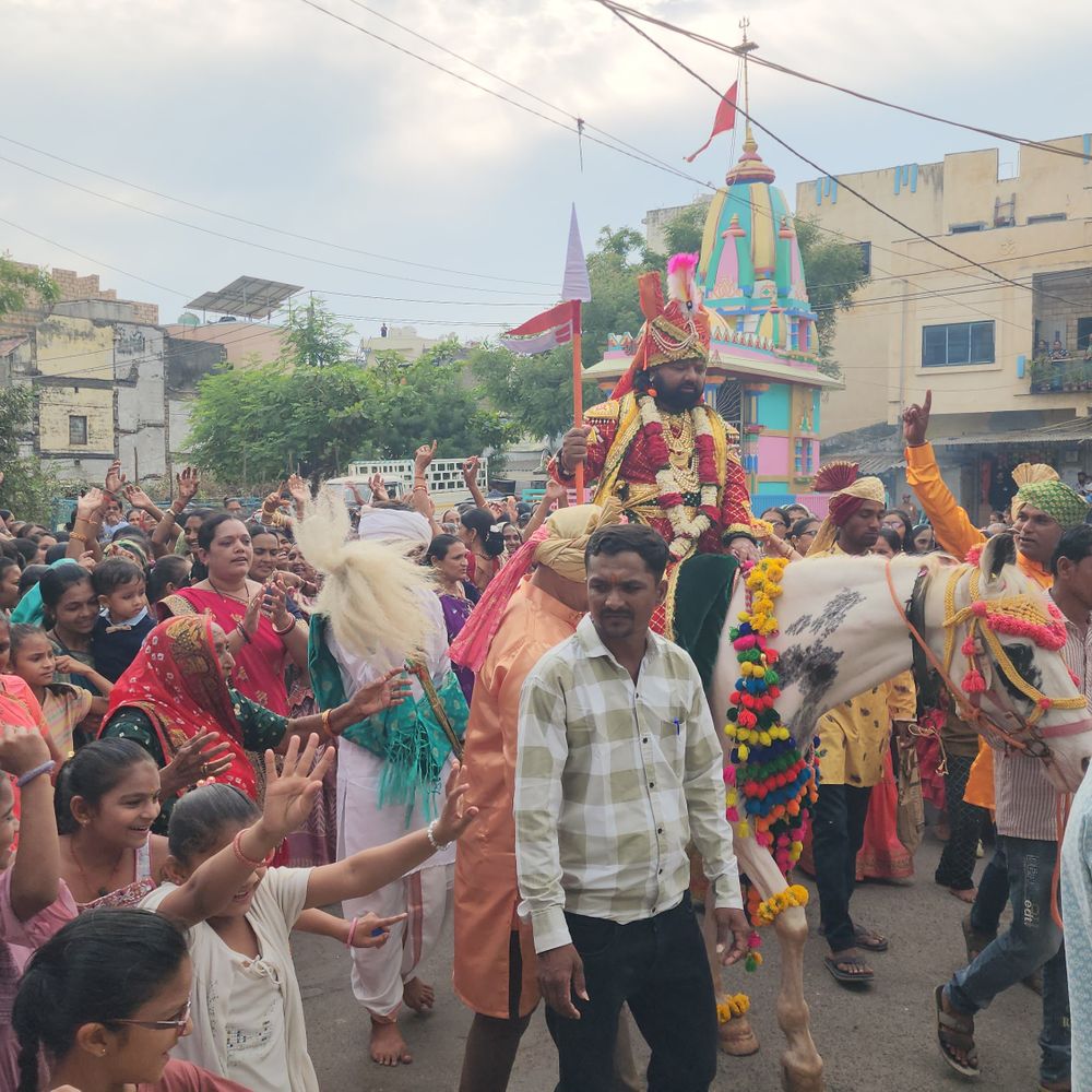 ભીડીયા બંદરે ગુંજ્યો રામદેવ ભક્તિનો મહિમા:આસ્થા અને એકતા વરઘોડા; ઢોલ-શરણાઈ અને શાસ્ત્રોક્ત વિધિ વચ્ચે રામદેવજીના પ્રતીક વિવાહ,