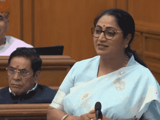 
                 દિલ્હી માટે 1,03,700 કરોડ રૂપિયાનું બજેટ રજૂ:10માં ધોરણના મેરિટમાં આવનારા વિદ્યાર્થીઓને લેપટોપ મળશે, PWD માટે 5,921 કરોડ રૂપિયા ફાળવવામાં આવ્યા 
            