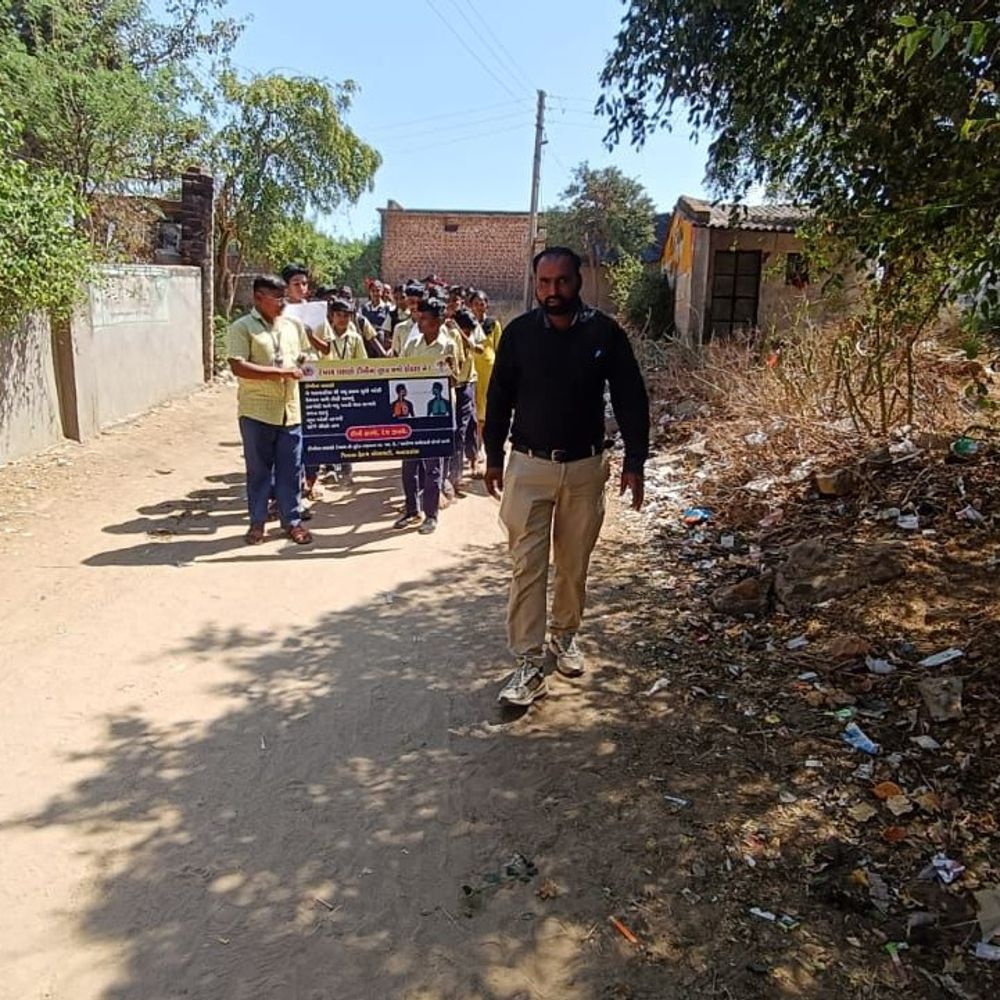 ઉમરકોટમાં વિશ્વ ટીબી દિવસની ઉજવણી:જાગૃતિ રેલી યોજાઈ, અધિકારીઓ અને ગ્રામજનો જોડાયા