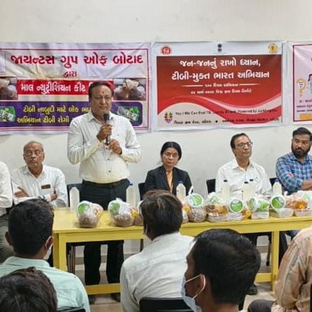 વિશ્વ ટીબી દિવસે બોટાદ જાયન્ટ્સ ગ્રુપે 70 કીટનું વિતરણ કર્યું:ટીબી મુક્ત ભારત અભિયાન અંતર્ગત દર્દીઓને પોષણ સહાય