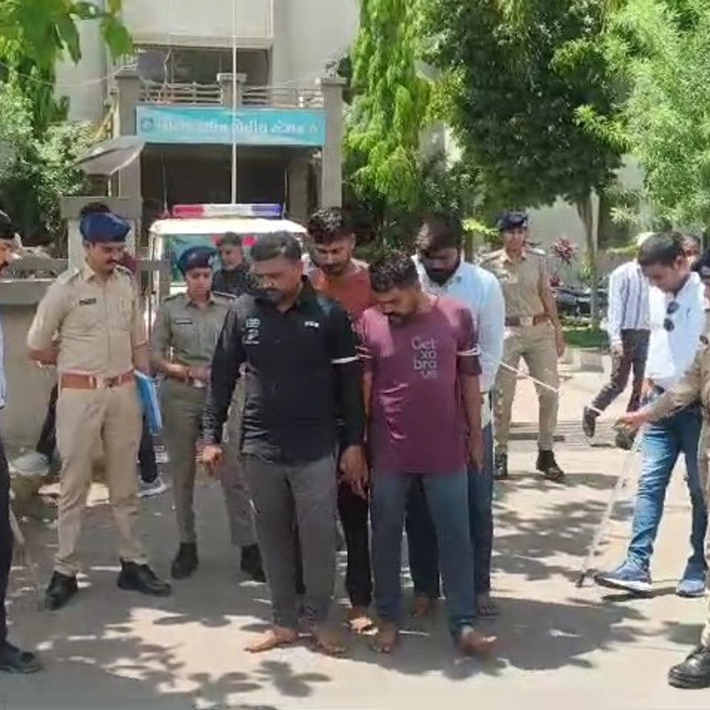 બોટાદ મારામારી કેસના ફરાર 4 આરોપીઓ ઝડપાયા:પોલીસે ઘટનાસ્થળે રીકન્સ્ટ્રક્શન કરાવ્યું, કાયદાનું ભાન કરાવ્યું