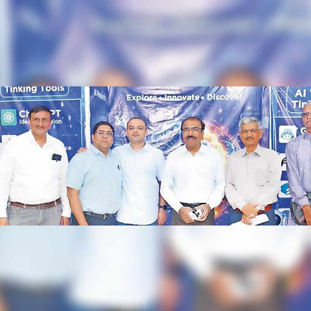 AI અંગે છાત્રોને માર્ગદર્શન: યુનિ.માં AI ટૂલ્સના પ્રભાવ અંગે વિદ્યાર્થીઓ સેમિનારમાં માહિતગાર થયા.