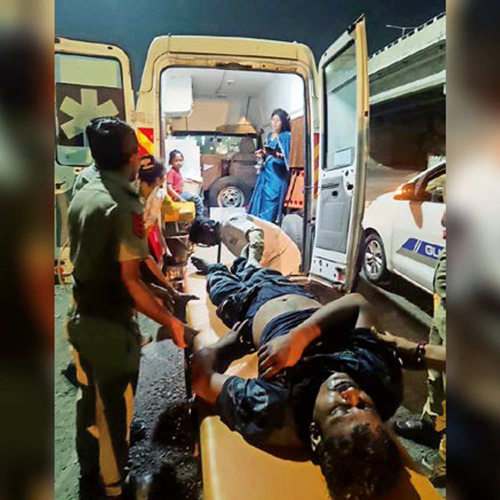 કચ્છના પડાણા પાસે અકસ્માતમાં ઘાયલ યુવાન માટે પોલીસની ઇન્ટરસેપ્ટર વાન ‘એમ્બ્યુલન્સ’ બની.