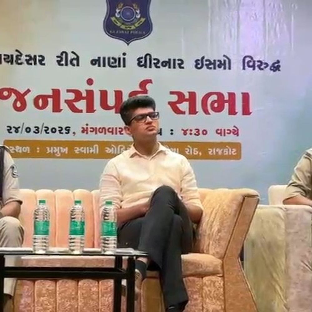 વ્યાજખોરોએ 30 લાખ સામે દોઢ કરોડ માંગ્યા:રાજકોટ જનસંપર્ક સભામાં વ્યાજખોરીથી પરેશાન પરિવારની PI સાથે બોલાચાલી, મહિલાએ કહ્યું- ન્યાય નહીં મળે તો ગુજરાત છોડવું પડશે