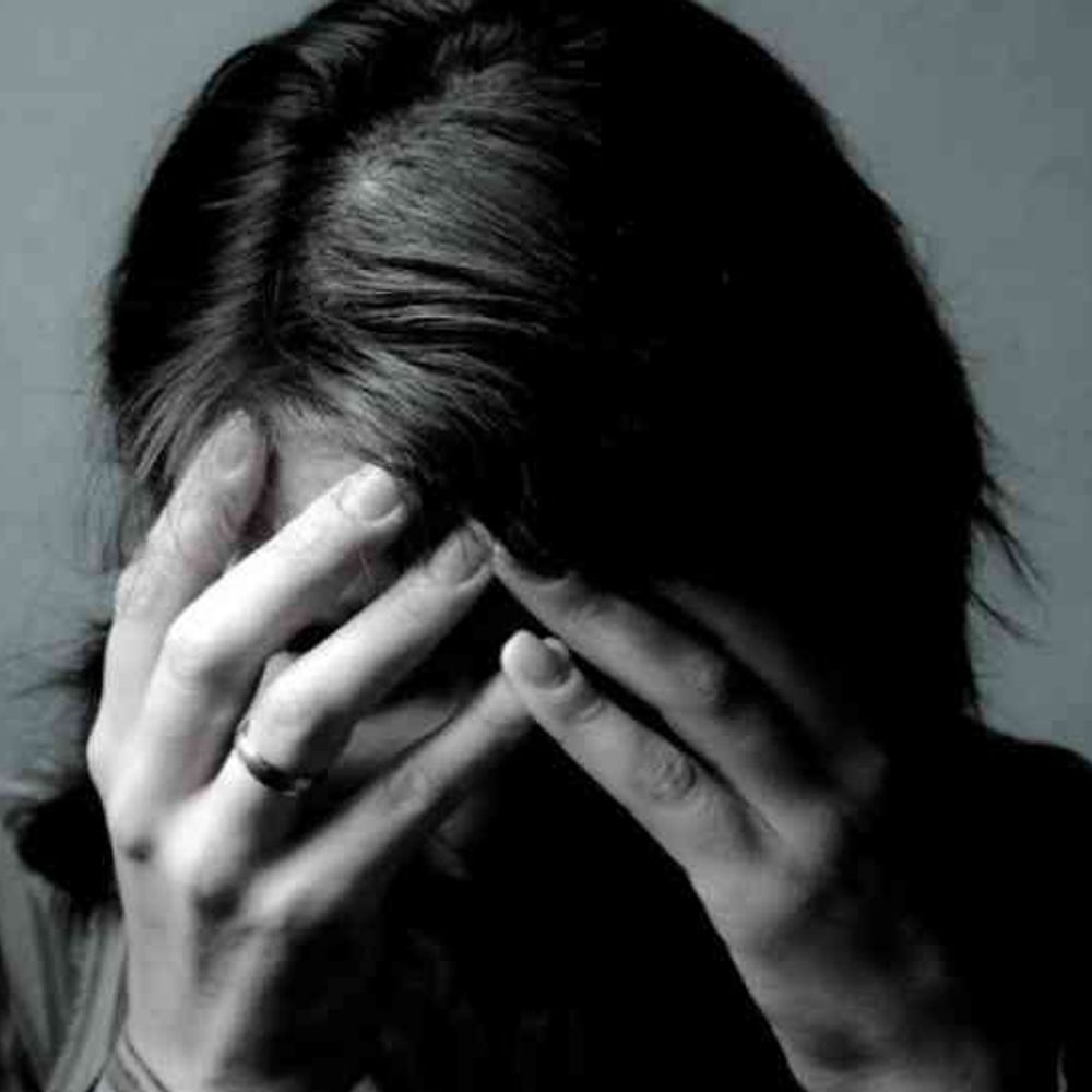 ગુરુ-શિષ્યના સંબંધને શર્મસાર કરતો કિસ્સો:ધો.10માં જે શિક્ષિકા પાસે ભણ્યો તેનો 12 વર્ષ પછી સંપર્ક કરી લગ્ન કરવાની લાલચ અને વિદેશ સ્થાયી થવાનું સ્વપ્ન બતાવી અઢી વર્ષ સુધી દુષ્કર્મ ગુજાર્યું