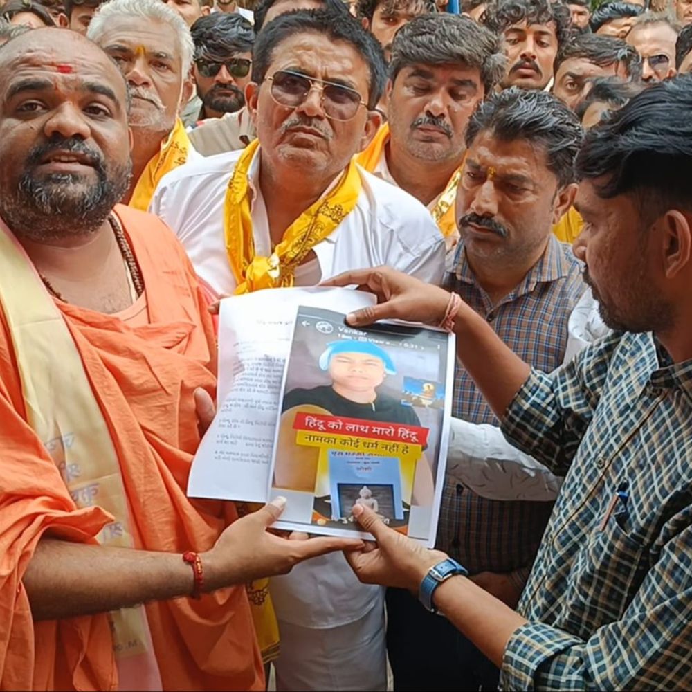 હિન્દુ કો લાત મારો, હિન્દુ કોઈ ધર્મ નહીં:શારદાપીઠ કોલેજના પ્રોફેસરે મૂકેલા કથિત વિડીયો સામે હિન્દુ સંગઠનોમાં ભારે આક્રોશ, કડક કાર્યવાહીની માંગ