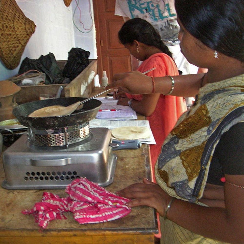 રાંધણ ગેસનો વિકલ્પ બનશે ઇથેનોલ:સરકાર ખાસ ઇથેનોલ-ચૂલા બનાવી રહી છે; LPGની અછત દૂર કરવા માટે નિર્ણય