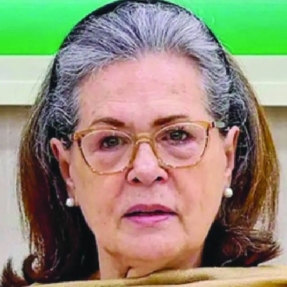 સોનિયા ગાંધીની તબિયત લથડી:દિલ્હીની સર ગંગારામ હોસ્પિટલમાં દાખલ, રાહુલ-પ્રિયંકા સાથે રહ્યા