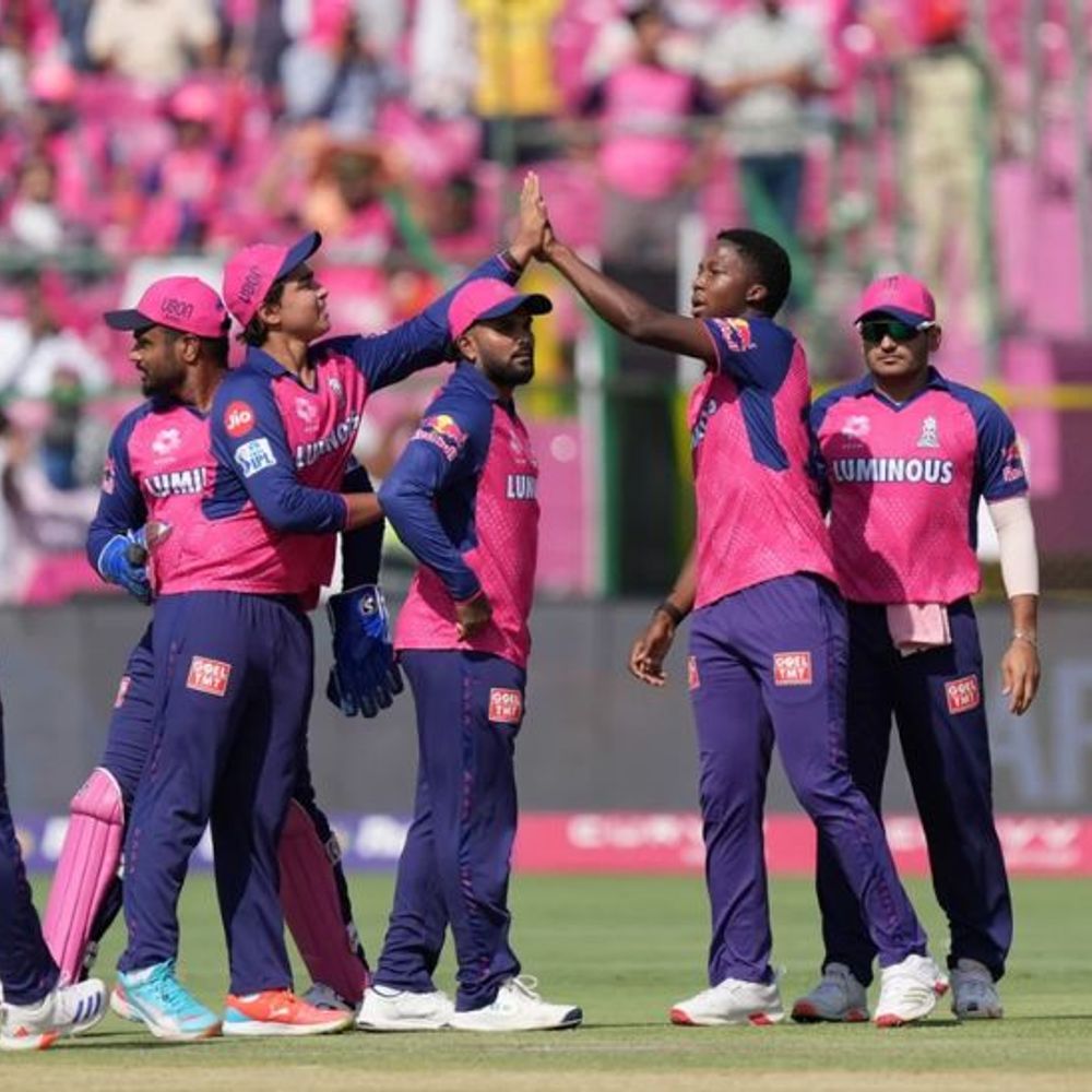 IPL પહેલાં રાજસ્થાન રોયલ્સ અને RCBની જંગી ડીલ:RRને અમેરિકી બિઝનેસમેને 15,000 કરોડમાં ખરીદી; આદિત્ય બિરલા ગ્રુપે 16,600 કરોડમાં RCB ખરીદી