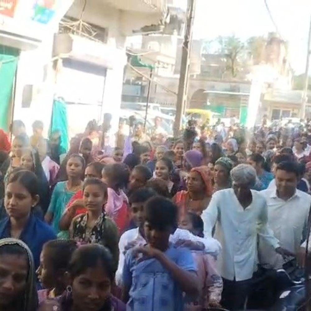 હિંમતનગરમાં ચૈત્ર નવરાત્રીની શોભાયાત્રા નીકળી:શહેરના વિવિધ માર્ગો પર ફરી, ભક્તો મોટી સંખ્યામાં જોડાયા