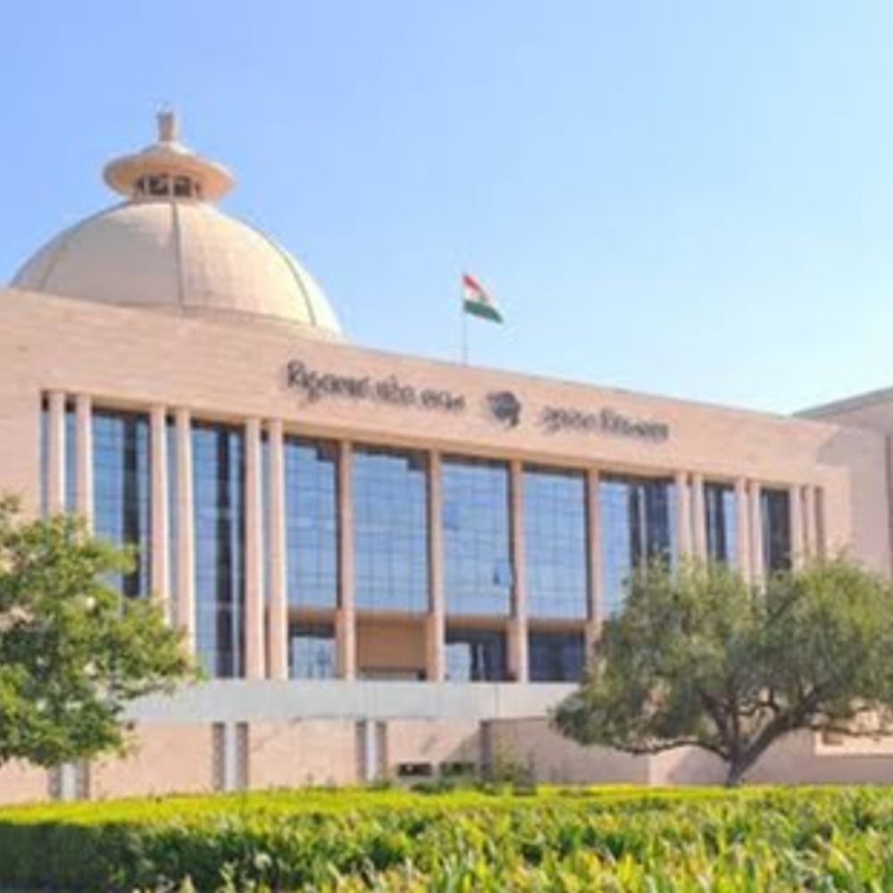 ગુજરાત વિધાનસભામાં પ્રશ્નકાળ ગરમાયો:સાયબર ફ્રોડમાં રૂ. 201 કરોડની ઠગાઈથી ગૃહ ગરમાયું; અધ્યક્ષે મંત્રીઓ અને અધિકારીઓને બરાબરના ખખડાવ્યા