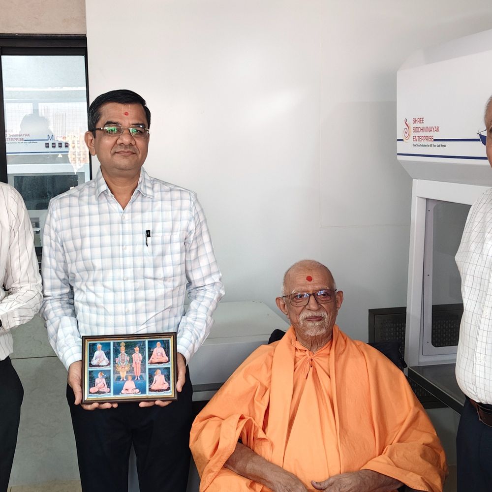 BAPS શાસ્ત્રીજી મહારાજ હોસ્પિટલમાં IVF સેન્ટર શરૂ કરાયું:ડોક્ટર સ્વામીએ પૂજાપાઠ કરીને ઉદ્ઘાટન કર્યું, સ્પેશિયાલિસ્ટએ કહ્યું: અમારો ઉદ્દેશ્ય માત્ર ટ્રીટમેન્ટનો જ નહીં, પણ આધ્યાત્મ સાથે જોડીને દર્દીનો તણાવ ઓછો કરવાનો છે