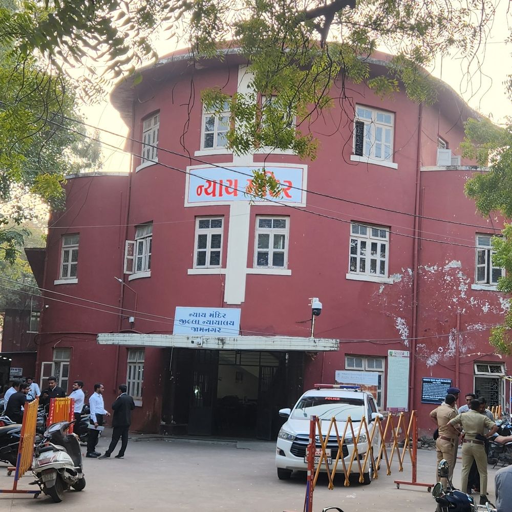 જામનગરમાં સગીરા પર દુષ્કર્મના 2 આરોપીને 20 વર્ષની જેલ:પોક્સો કોર્ટે ₹4 લાખ વળતર ચૂકવવા પણ આદેશ કર્યો