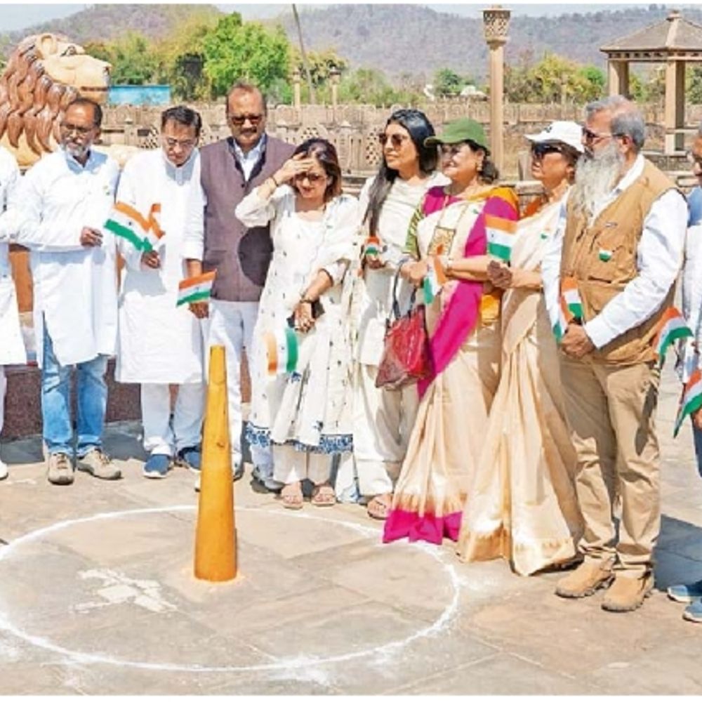 ભાસ્કર વિશેષ‎:કર્કવૃત્ત પરના ગામમાં ઊર્જાવૃદ્ધિ માટે અમદાવાદનાં વાસ્તુશાસ્ત્રીનું સંશોધન