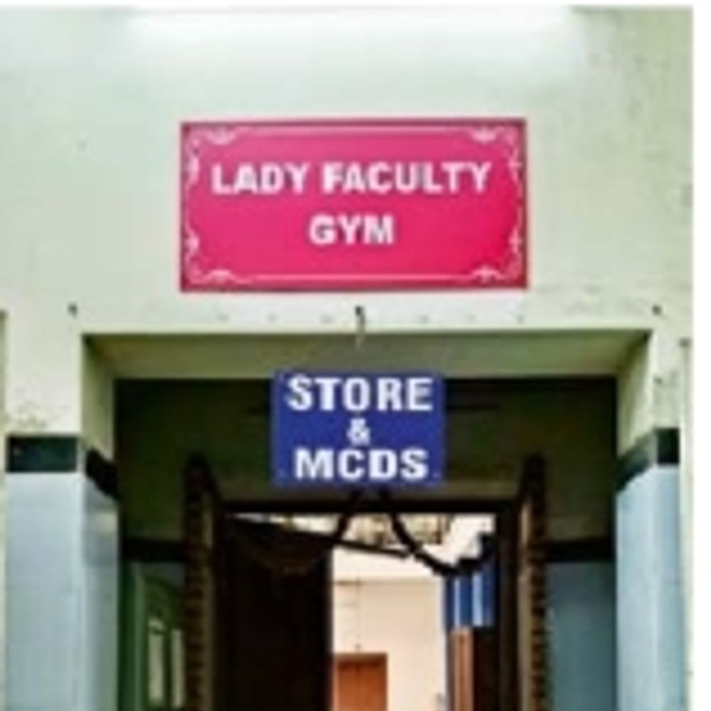 તંત્ર નિંદ્રાધીન:મેડિકલ કૉલેજનું મહિલા જિમ સ્ટોર રૂમ બન્યું, કસરતનાં સાધનો પર ધૂળ જામી