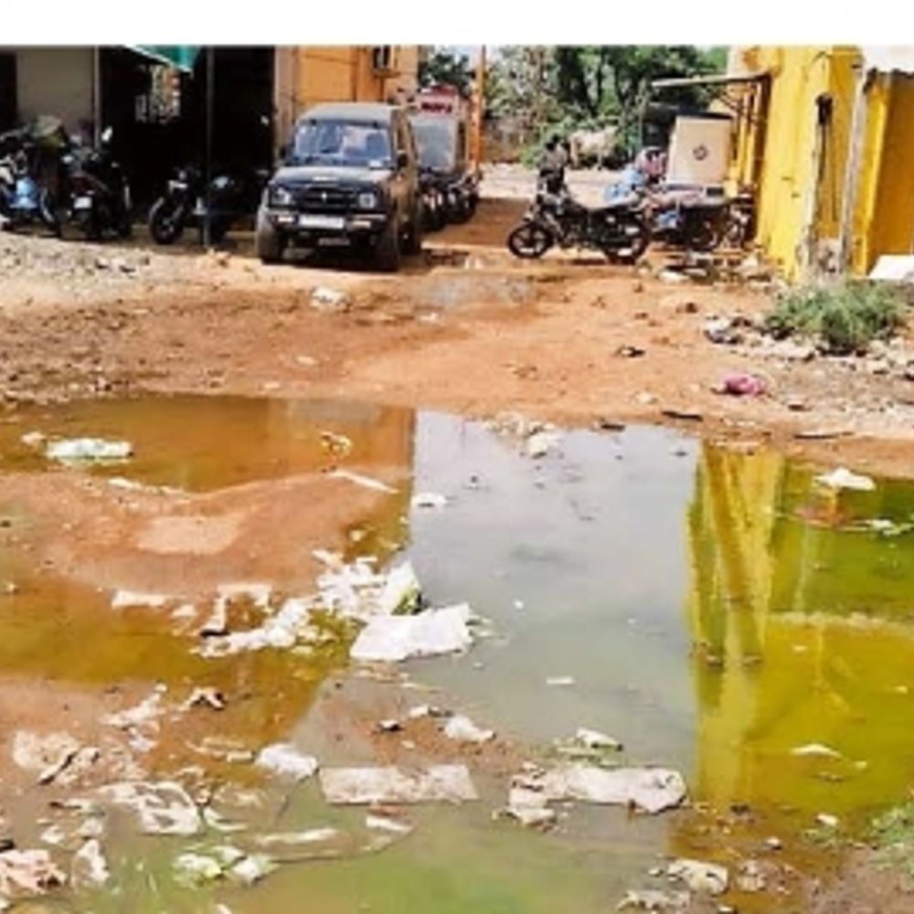 નાગરિકોમાં રોષ:માંડવીમાં જાહેર માર્ગો પર નદી જેમ વહેતું ગંદુ પાણી