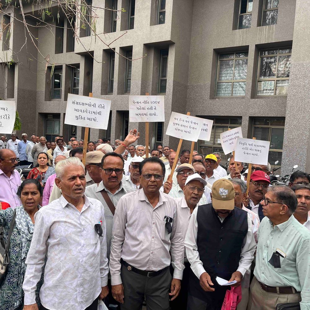 બનાસકાંઠા પેન્શનર્સ એસોસિયેશનની કલેક્ટરને રજૂઆત:વેલિડેશન 2025 નાણા બિલ પરત ખેંચવા માંગણી