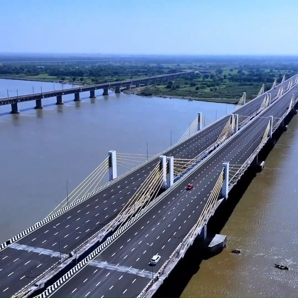 નર્મદા નદી પર ભારતનો પ્રથમ 8-લેન 'એક્સ્ટ્રાડોઝ્ડ' રિવર બ્રિજ:32,000 મેટ્રિક ટન સ્ટીલના ઉપયોગથી બ્રિજનું નિર્માણ, દિલ્હી-મુંબઈ વચ્ચે 10-12 કલાકનો મુસાફરી સમય ઘટશે