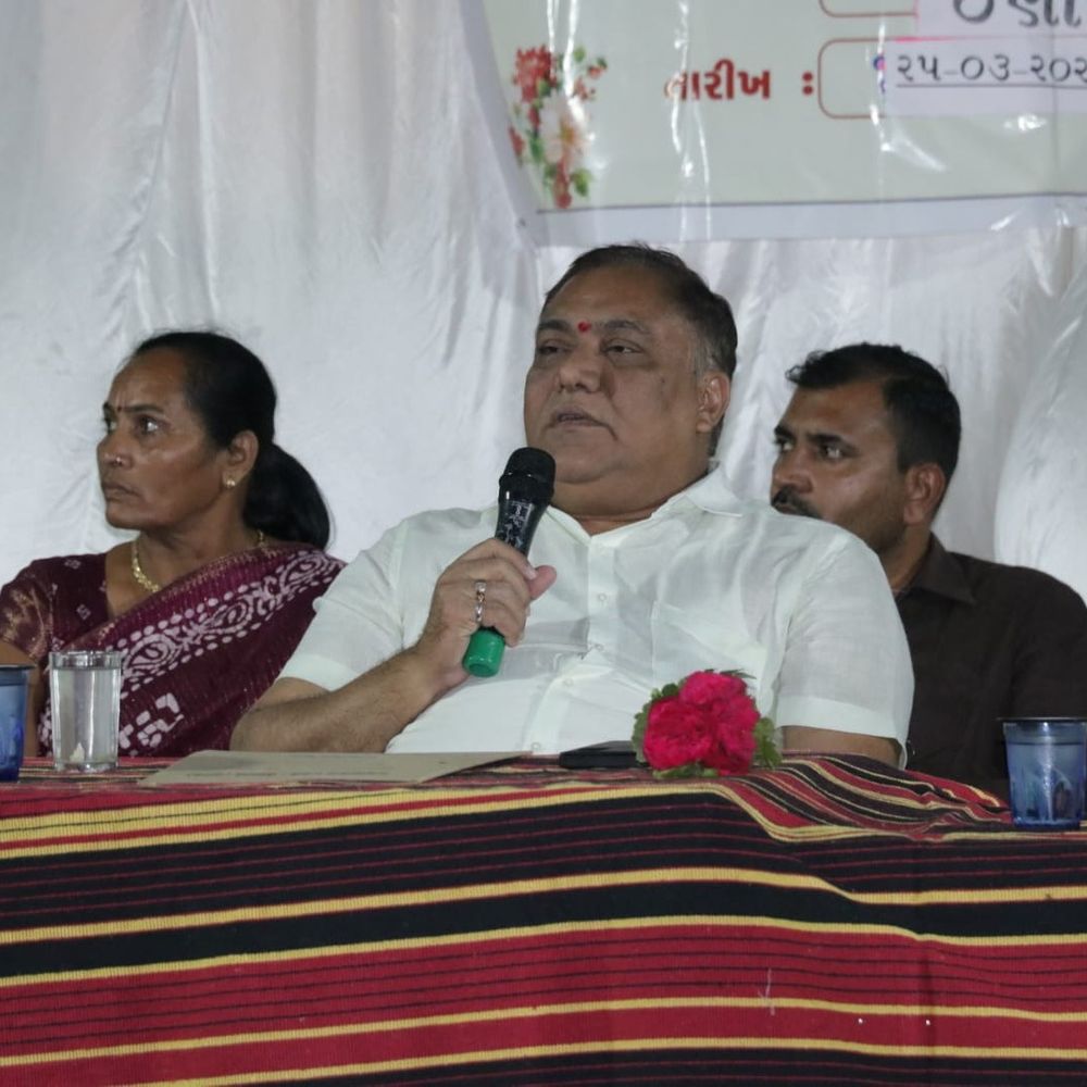 ગીર સોમનાથ કલેક્ટરની અધ્યક્ષતામાં ઈણાજમાં રાત્રીસભા યોજાઈ:આરોગ્ય, શિક્ષણ, પ્રાકૃતિક ખેતી પર માર્ગદર્શન, પ્રશ્નોનું સ્થળ પર નિરાકરણ