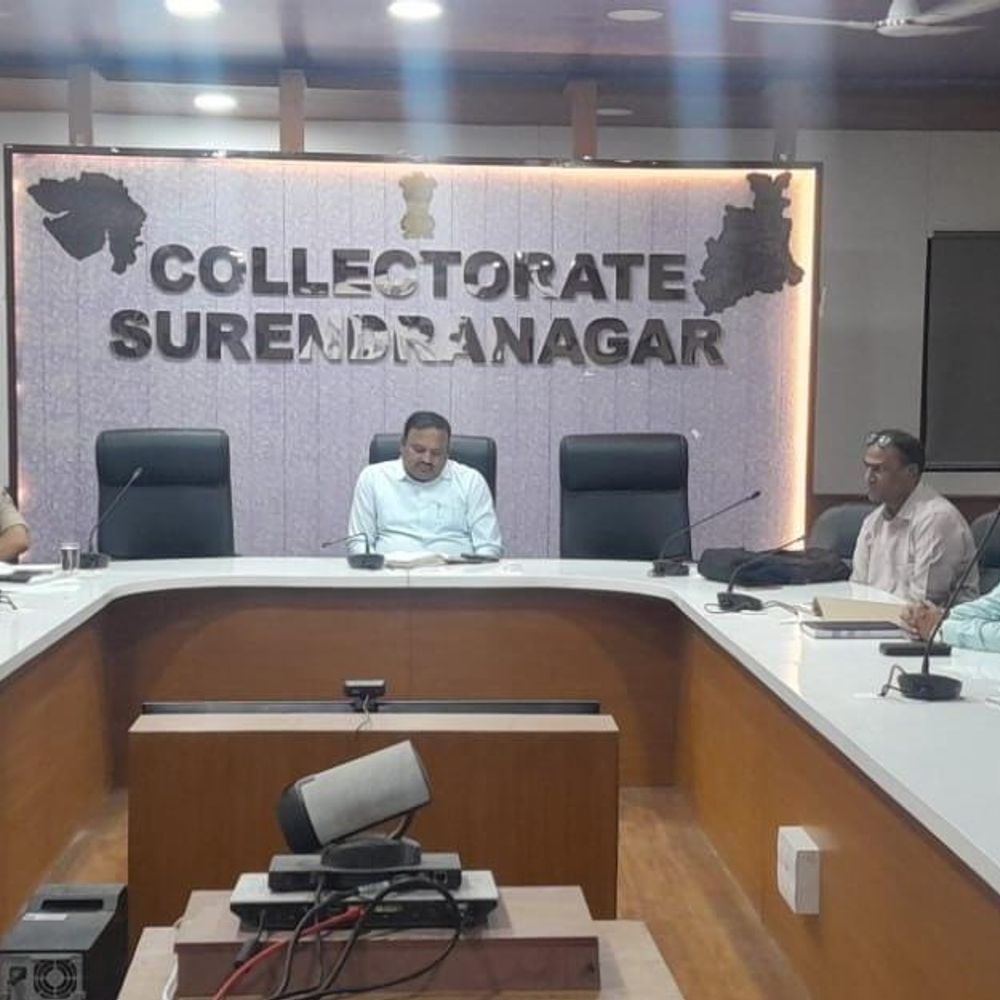 PM-RAHAT યોજનામાં અકસ્માત પીડિતોને ₹1.5 લાખની મફત સારવાર:સુરેન્દ્રનગરમાં નિવાસી અધિક કલેક્ટરની અધ્યક્ષતામાં યોજનાના અમલીકરણની સમીક્ષા