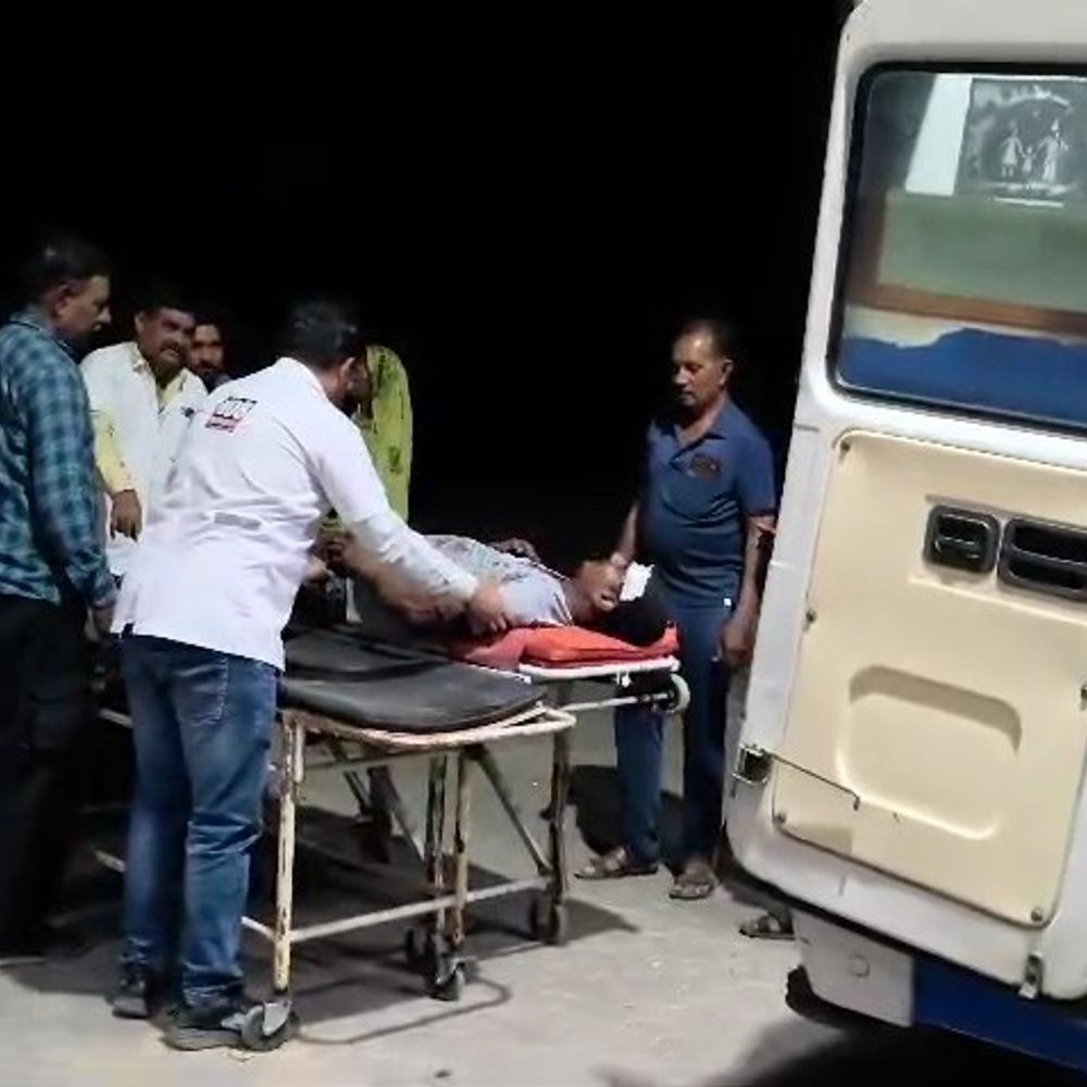 માંડવધાર ગામે પિતા-પુત્ર પર તીક્ષ્ણ હથિયારથી હુમલો:પાણી ભરવા જતાં જૂની અદાવતમાં હુમલો, 10નું ટોળું તૂટી પડતાં ગંભીર ઈજા થતાં ભાવનગર ખસેડાયા