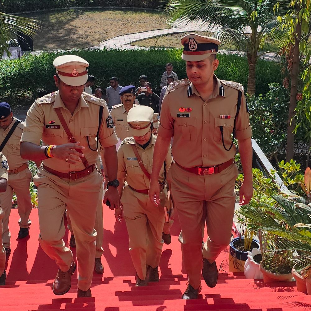 IG નિર્લિપ્ત રાય જામનગર પહોંચ્યા:SP કચેરીએ ગુનાઓની સમીક્ષા, શાંતિ સમિતિને કડક સૂચના