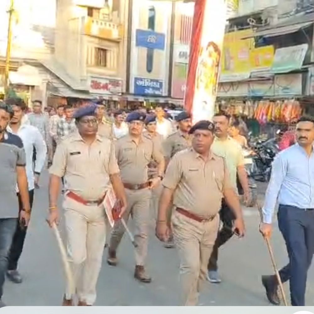 પાટણ પોલીસ દ્વારા રથયાત્રા રૂટ પર ફૂટ પેટ્રોલિંગ:સુરક્ષા વ્યવસ્થાની ચકાસણી, અધિકારીઓ જોડાયા