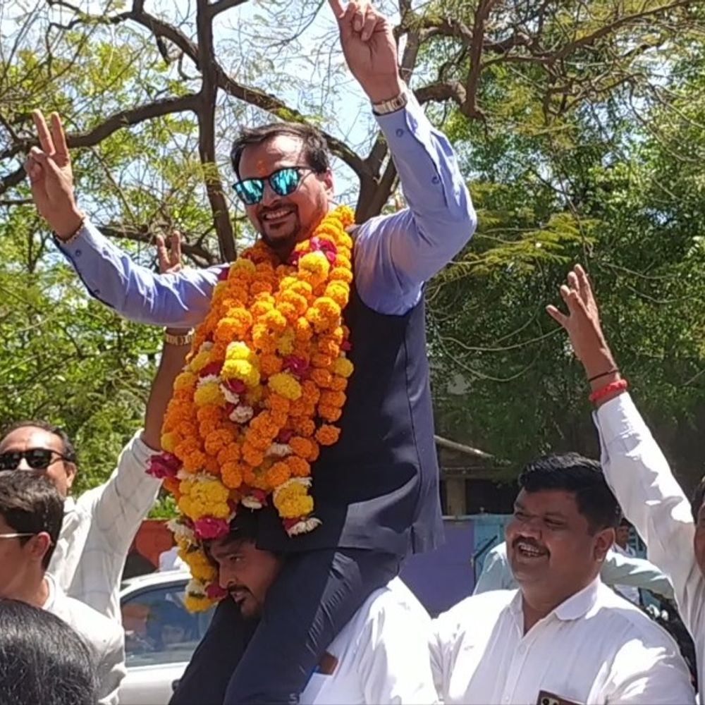 સુરેન્દ્રનગરના દીપેન દવેની બાર કાઉન્સિલ ચૂંટણીમાં હેટ્રિક જીત:ભવ્ય વિજય સરઘસ સાથે તેમનું બહુમાન કરાયું