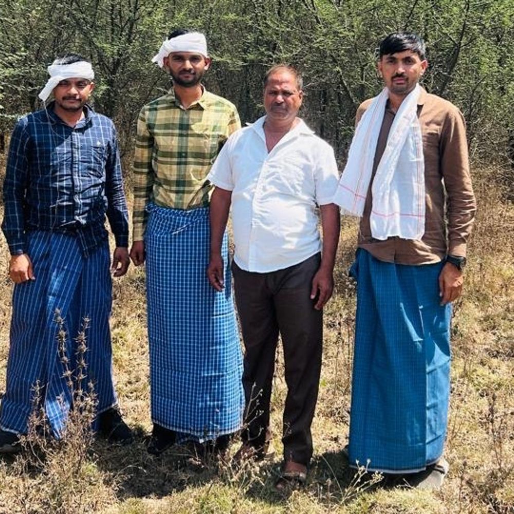 સુરતના ‘ટોપ-16’નો ઇનામી 26 વર્ષે ઝડપાયો:સાંગલીના જંગલોમાં વેશપલ્ટો કરી પોલીસે દબોચ્યો, લૂંટ વખતે ખેડૂતની દીકરી પર દુષ્કર્મ આચરી મહારાષ્ટ્ર ભાગી ગયો, ત્યાં પણ એક મર્ડર કર્યું