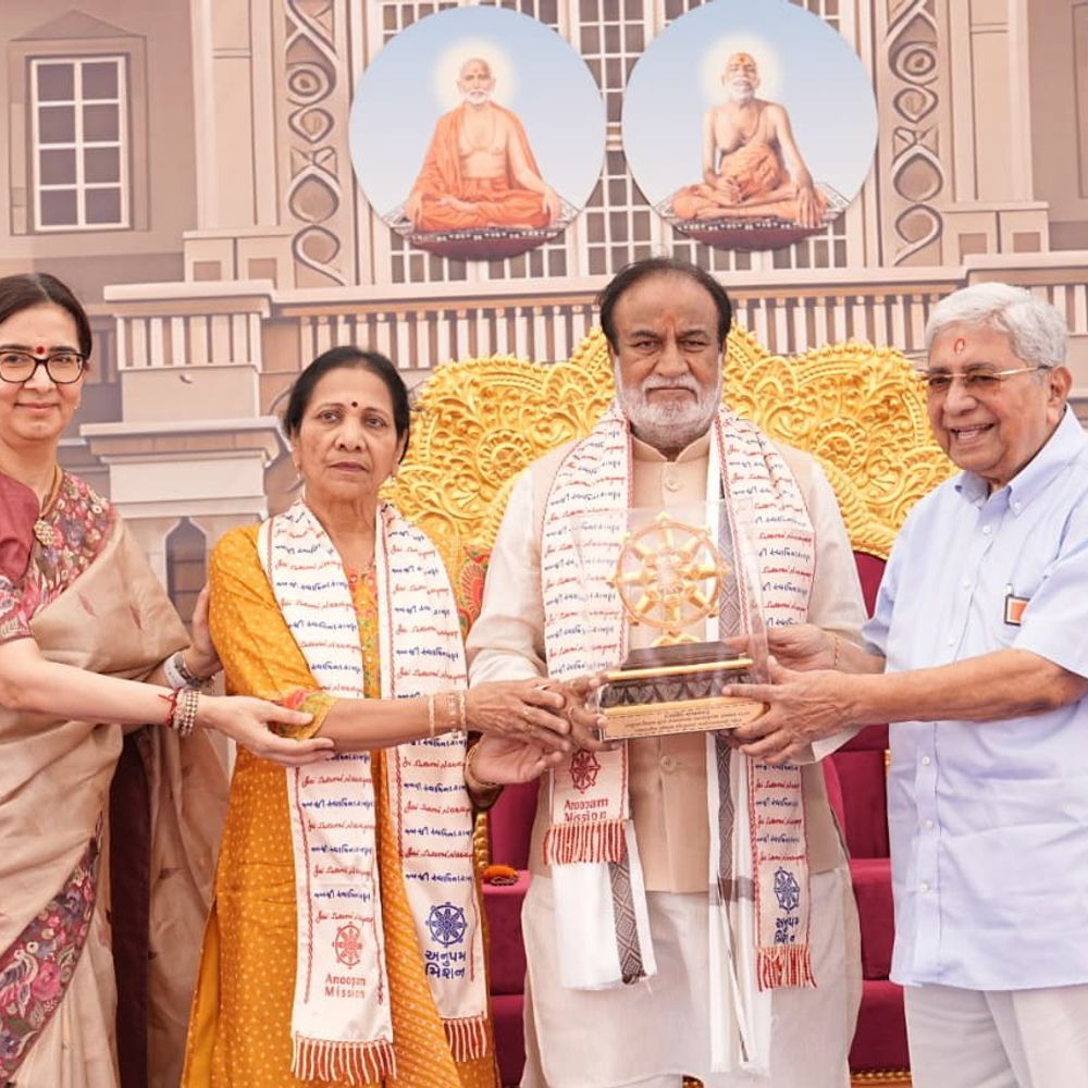 શિક્ષણવિદ ભીખુભાઈ પટેલને ‘શાલીન માનવરત્ન’ એવોર્ડ મળ્યો:શિક્ષણ અને સમાજસેવા ક્ષેત્રે તેમના અમૂલ્ય પ્રદાનને બિરદાવવામાં આવ્યું