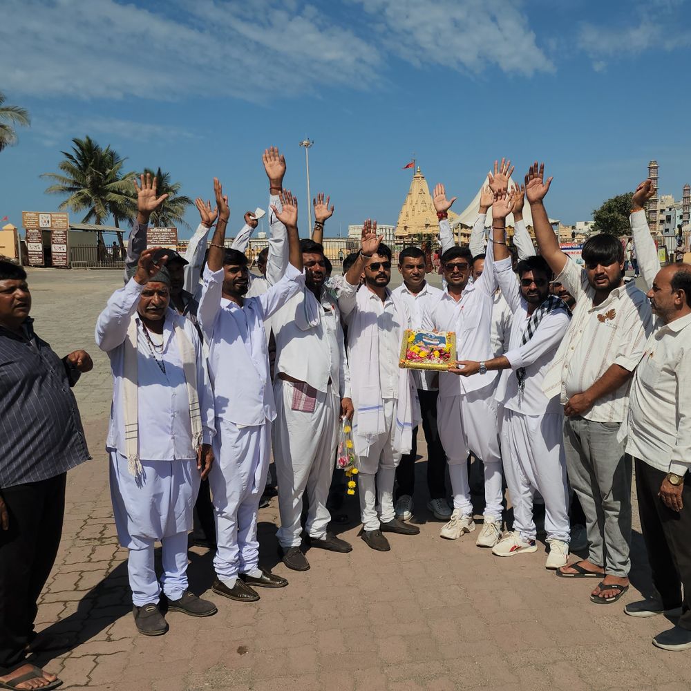 દેવભૂમિ દ્વારકાના પિંડારા તીર્થમાં 29માર્ચથી શિવ મહાપુરાણ જ્ઞાનયજ્ઞકથા:સોમનાથ અને ભાલકાતીર્થ ખાતે કંકોતરી અર્પણ કરી દેવતાઓને આમંત્રણ અપાયું