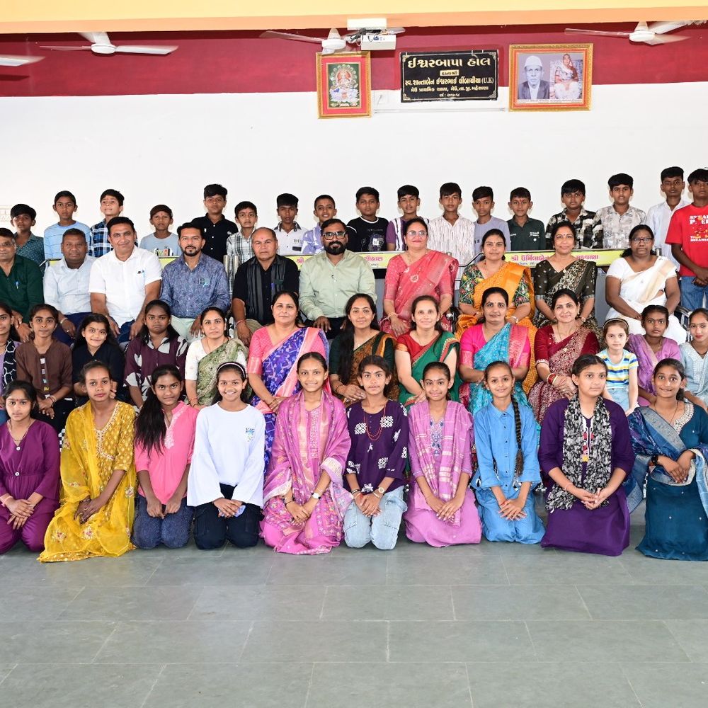 મેઉ શાળામાં ધોરણ 8 નો દીક્ષાંત સમારોહ:પ્રાથમિક શિક્ષણ પૂર્ણ કરનાર વિદ્યાર્થીઓને વિદાય અપાઈ